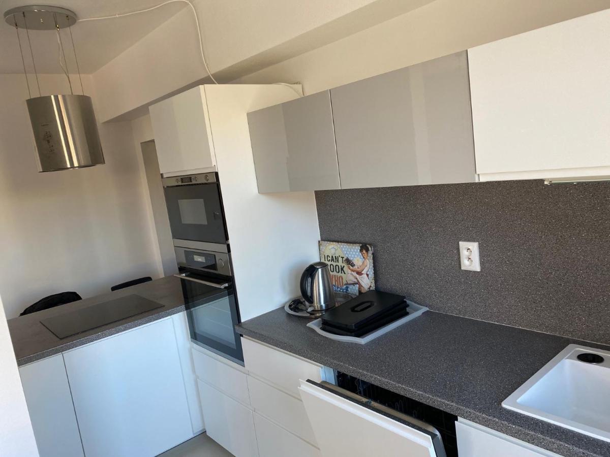 Apartman "Dunaj" Private Parking - Klimatizacia Šamorín エクステリア 写真