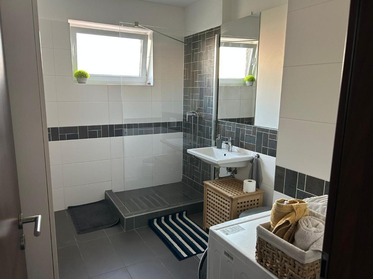 Apartman "Dunaj" Private Parking - Klimatizacia Šamorín エクステリア 写真